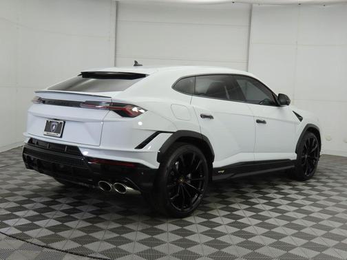 2023 Lamborghini Urus S