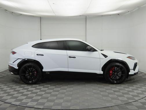 2023 Lamborghini Urus S