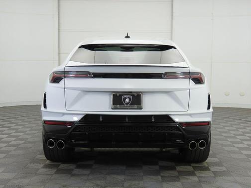 2023 Lamborghini Urus S