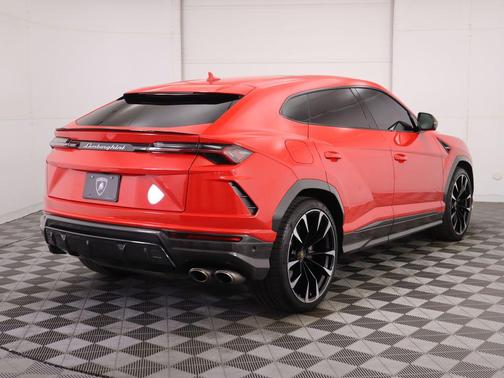 2021 Lamborghini Urus Graphite Capsule