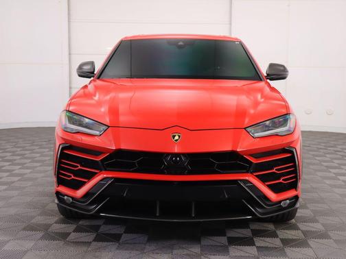 2021 Lamborghini Urus Graphite Capsule