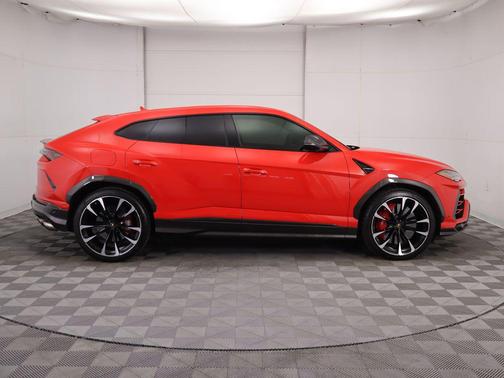 2021 Lamborghini Urus Graphite Capsule