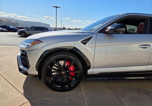2022 Lamborghini Urus Graphite Capsule