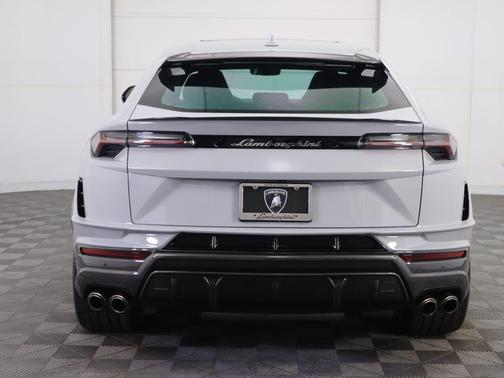 2023 Lamborghini Urus Performante