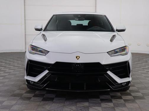 2023 Lamborghini Urus Performante