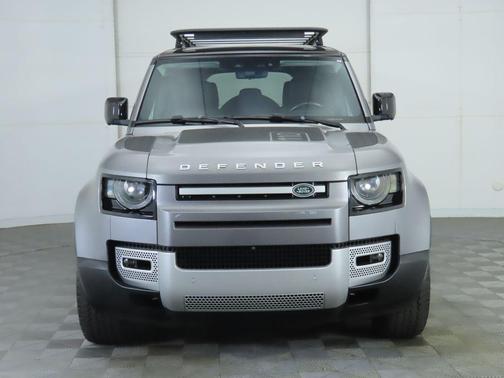 2022 Land Rover Defender 110 SE