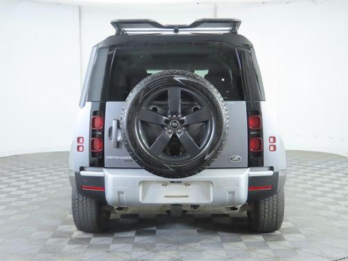 2022 Land Rover Defender 110 SE