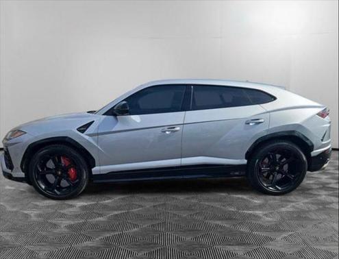 2022 Lamborghini Urus Graphite Capsule