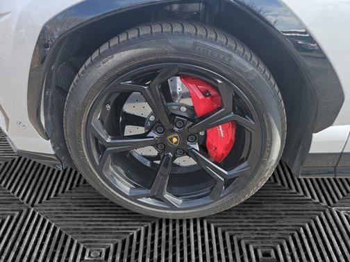 2022 Lamborghini Urus Graphite Capsule