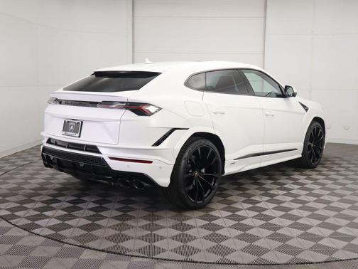 2024 Lamborghini Urus S