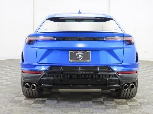 2023 Lamborghini Urus S