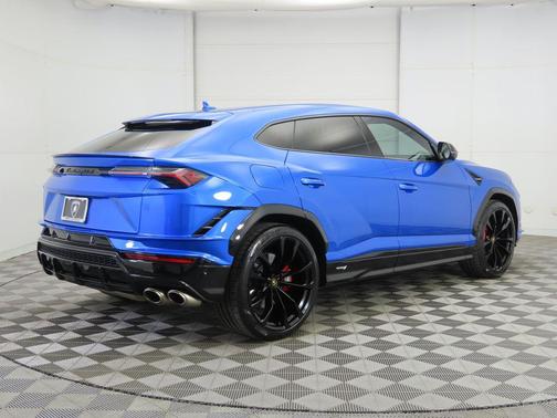 2023 Lamborghini Urus S