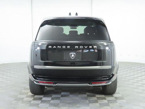 2024 Land Rover Range Rover P530 SE