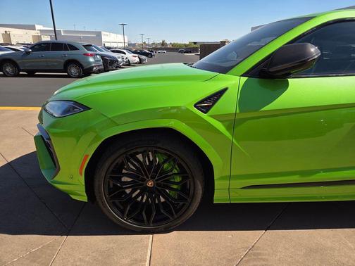 Verde Selvans Metallic 2025 Lamborghini Urus SE