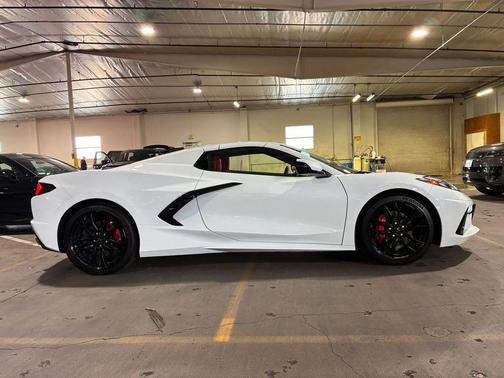 Arctic White 2026 Chevrolet Corvette Stingray w/1LT