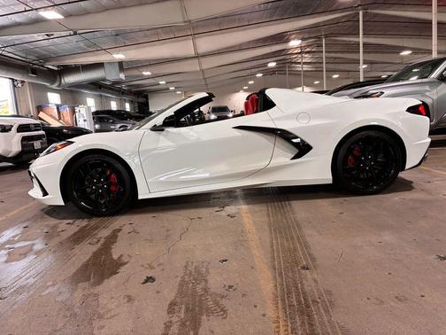 Arctic White 2026 Chevrolet Corvette Stingray w/1LT
