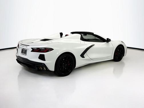 Arctic White 2026 Chevrolet Corvette Stingray w/1LT