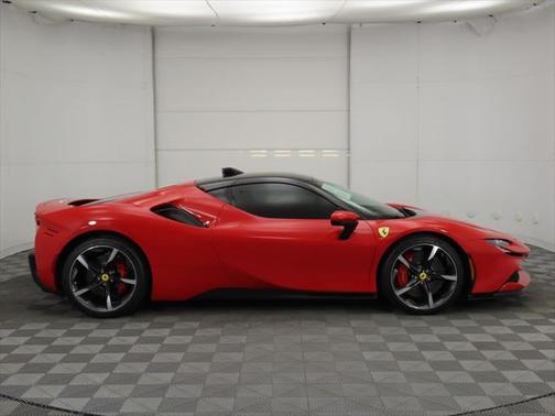 2023 Ferrari SF90 Stradale Base