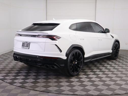 2022 Lamborghini Urus Graphite Capsule