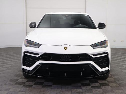 2022 Lamborghini Urus Graphite Capsule