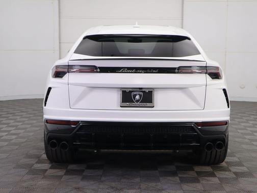 2022 Lamborghini Urus Graphite Capsule