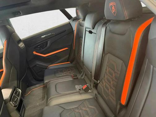 Arancio Egon Metallic 2025 Lamborghini Urus SE
