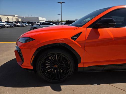 Arancio Egon Metallic 2025 Lamborghini Urus SE