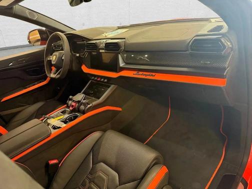 Arancio Egon Metallic 2025 Lamborghini Urus SE