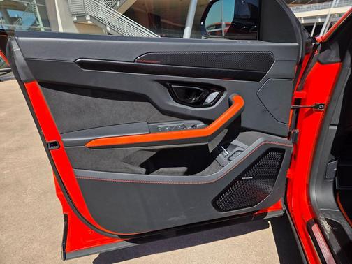 Arancio Egon Metallic 2025 Lamborghini Urus SE