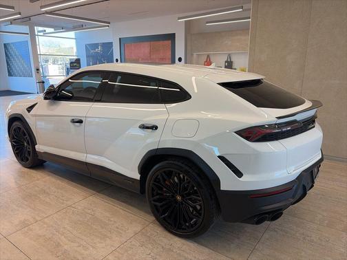 2025 Lamborghini Urus SE