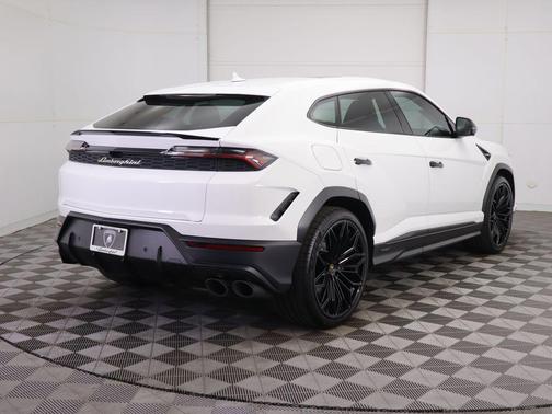 2025 Lamborghini Urus SE