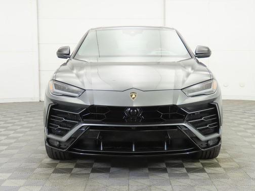 2020 Lamborghini Urus Base