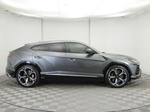 2020 Lamborghini Urus Base