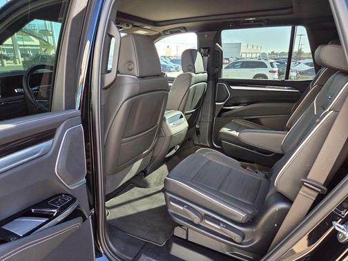 2025 Cadillac Escalade Premium Luxury