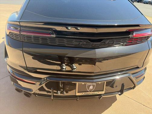 Nero Noctis Metallic 2025 Lamborghini Urus SE