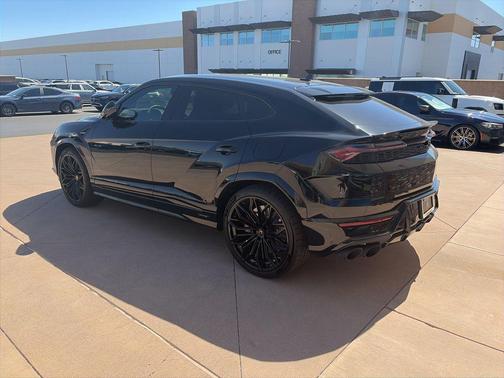Nero Noctis Metallic 2025 Lamborghini Urus SE