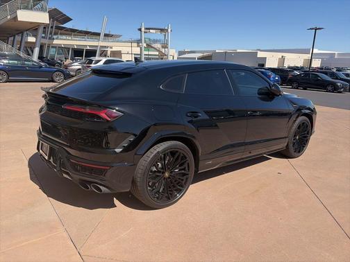 Nero Noctis Metallic 2025 Lamborghini Urus SE