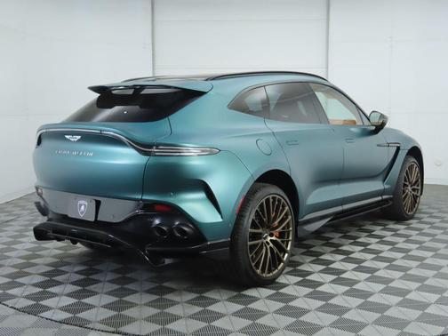 2025 Aston Martin DBX 707