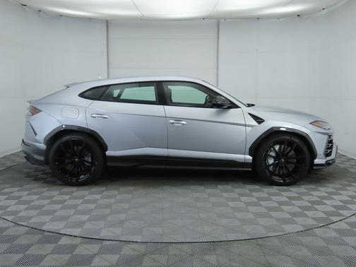 2020 Lamborghini Urus Base