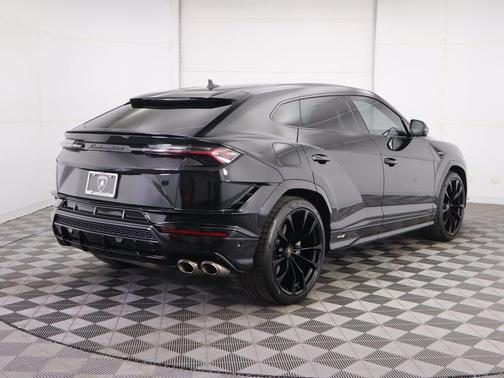 2024 Lamborghini Urus S