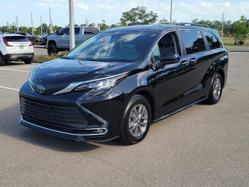 2023 Toyota Sienna XLE