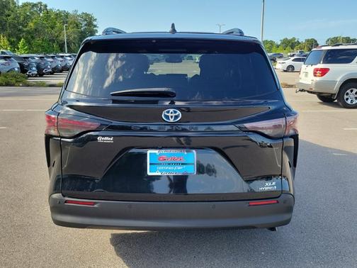 2023 Toyota Sienna XLE