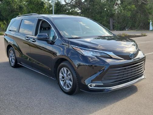 2023 Toyota Sienna XLE