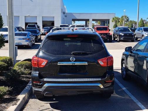 2017 Nissan Pathfinder S
