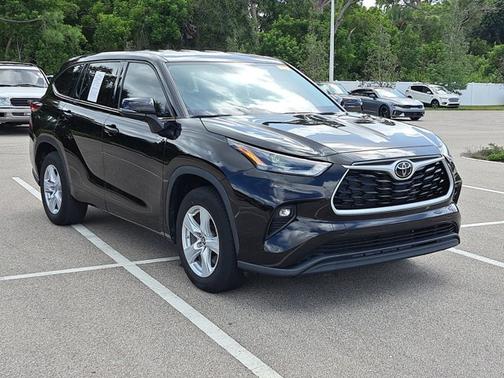 2022 Toyota Highlander LE
