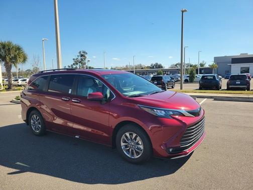 2026 Toyota Sienna XLE