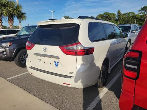 2020 Toyota Sienna Limited Premium