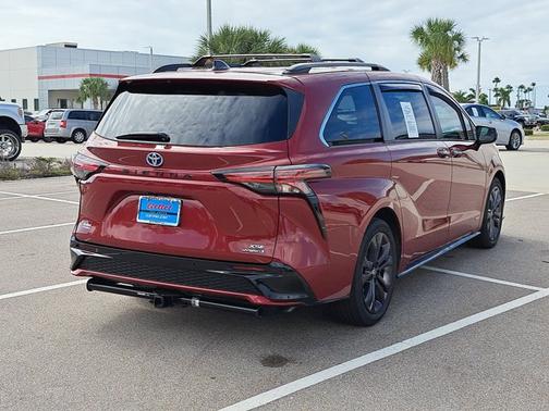 2021 Toyota Sienna XSE 7 Passenger