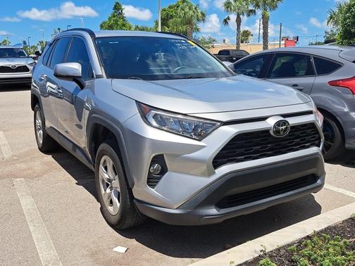 2020 Toyota RAV4 XLE