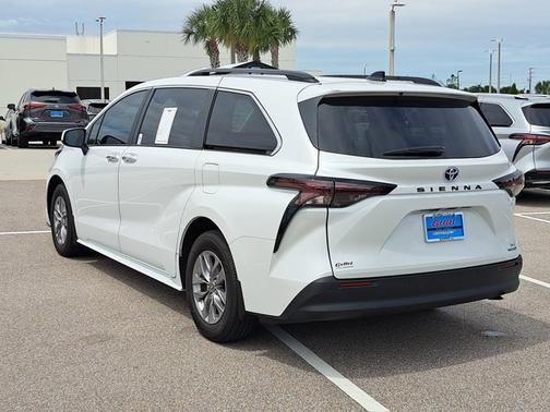 2024 Toyota Sienna XLE
